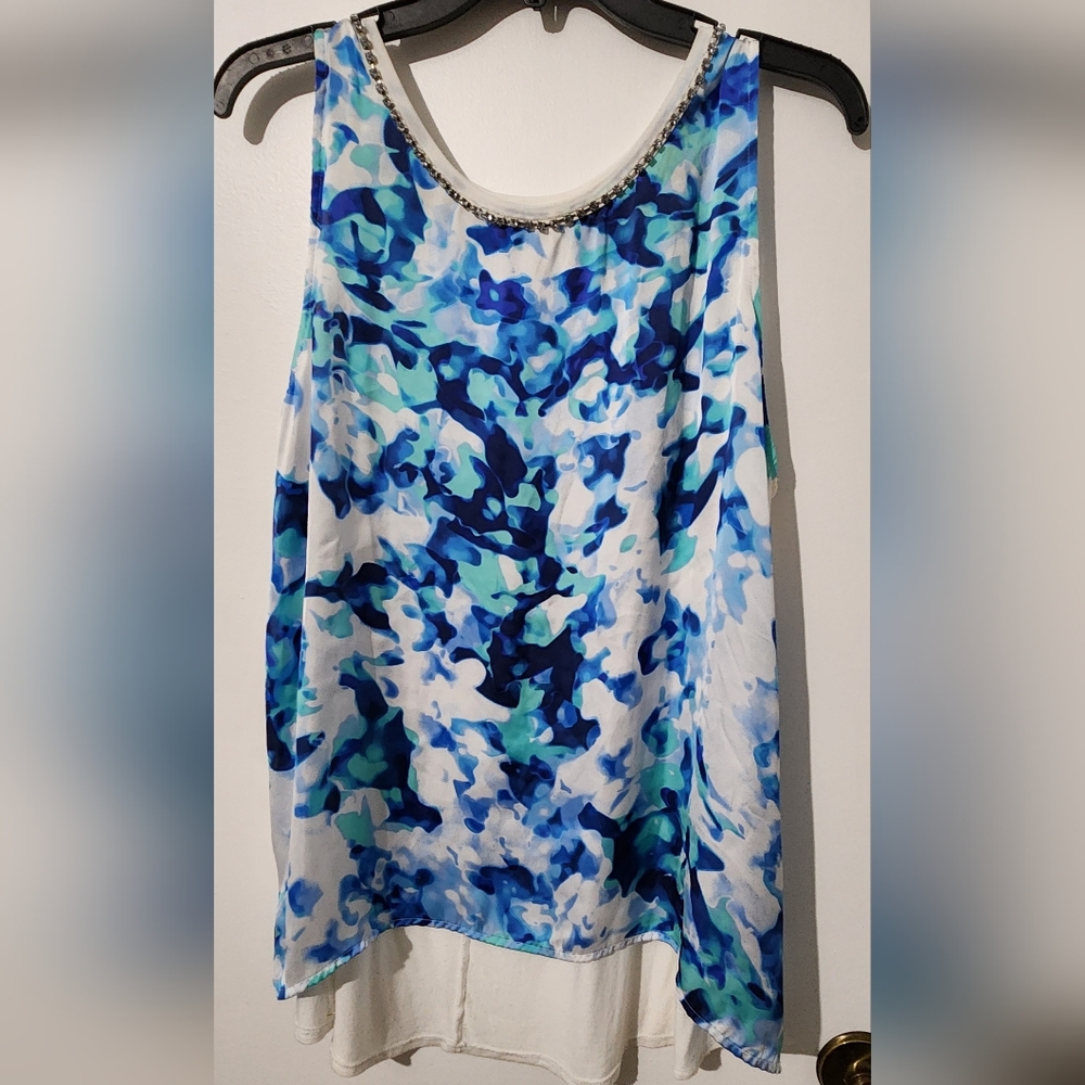 XL blue and white top